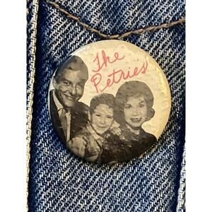 The Petries Pinback Vintage Button Badge Dick Van Dyke  Mary Tyler Moore  #283